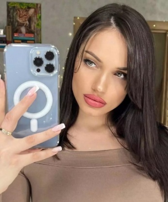 Я знаю, как сделать тебя счастливым! Я живу в Москве и могу предложить тебе широкий спектр услуг: от массажа и эротических игр до интимных развлечений. Я уверена, что ты будешь в восторге от моей красоты и готовности исполнить все твои фантазии. Посмотри мои фото и прочитай отзывы - они говорят сами за себя! Не упусти возможность испытать незабываемое удовольствие со мной. 💋🍓🔥 Наташа